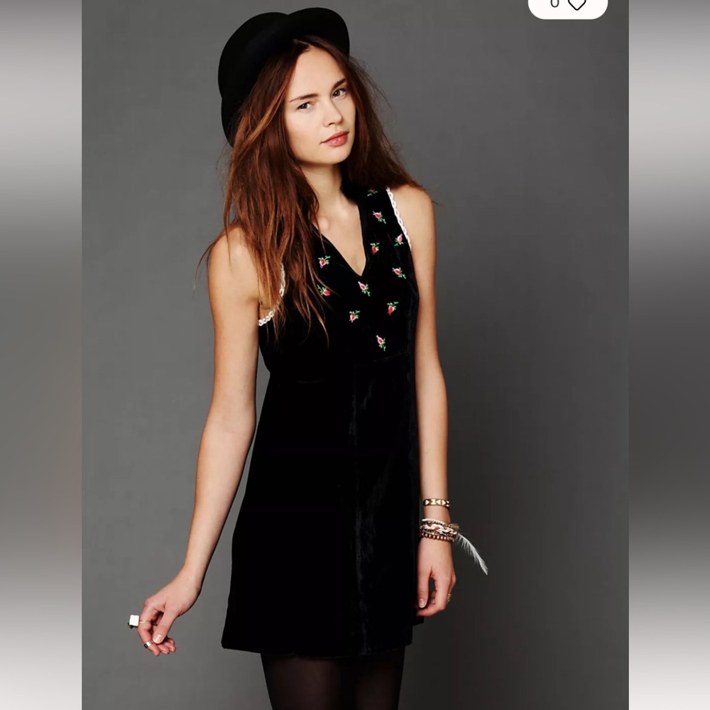 Free People Rosetta Black Velvet Embroidered Rose Mini Shift Dress L